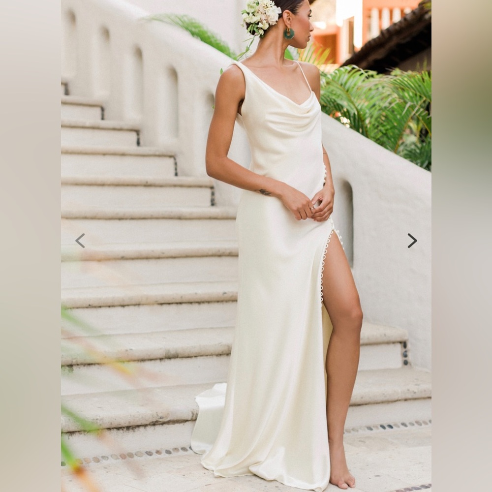 Watters Mirall 61306B Gown, size 12 with alterations